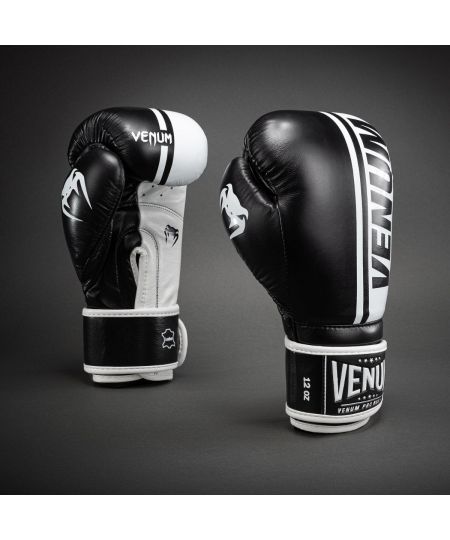 Venum Shield Pro bokshandschoenen met klittenband - zwart/wit