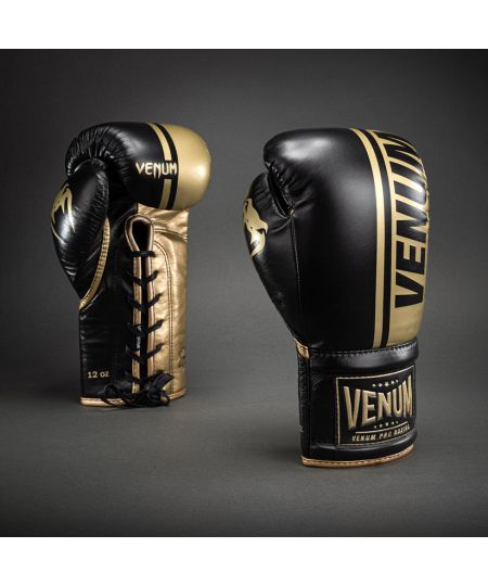 Venum Shield Pro bokshandschoenen met veters - zwart/goud