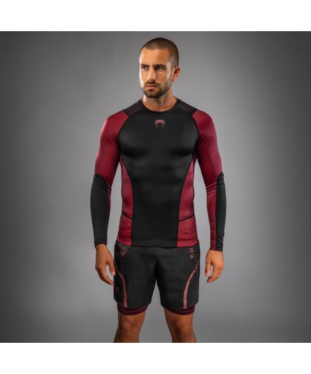 Venum x Assassin’s Creed Shadows Lange Mouwen Rashguard voor Mannen - Bordeau/Zwart