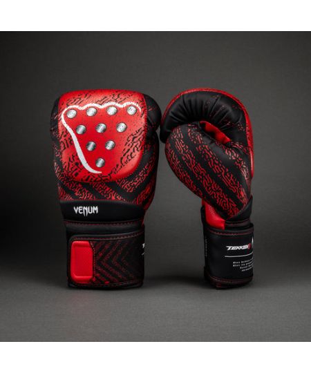 Venum x TEKKEN 8 Bokshandschoenen - Kazuya - Rood/Zwart