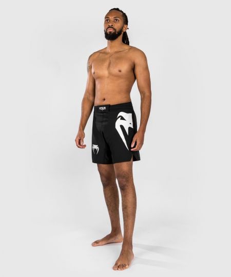 Venum Light 5.0 Vechtshorts - Zwart/Wit