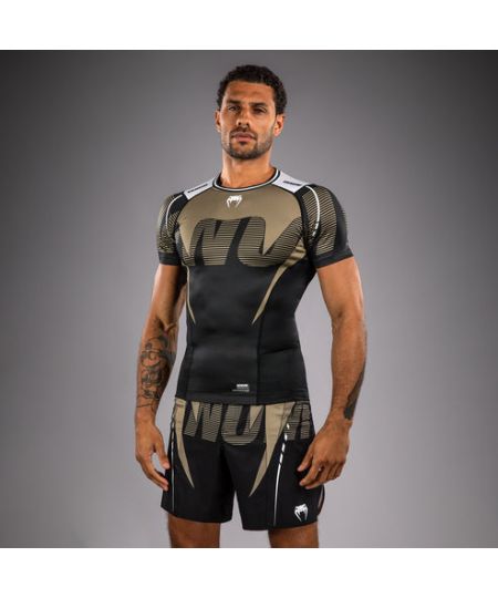 Venum Adrenaline Korte Mouw Rashguard – Zwart/Zand