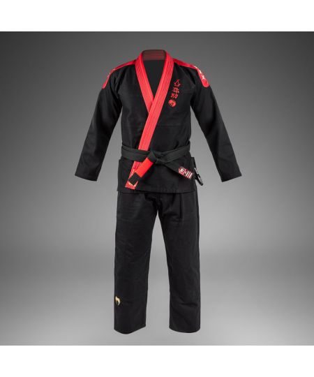 Venum x Assassin’s Creed Shadows BJJ Gi - Bourgondië/Zwart