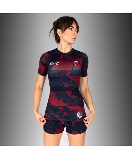 UFC Zenith by Venum Authentic Fight Week Performance Rashguard Korte Mouw Dames - Marineblauw/Bordeauxrood/Zilver